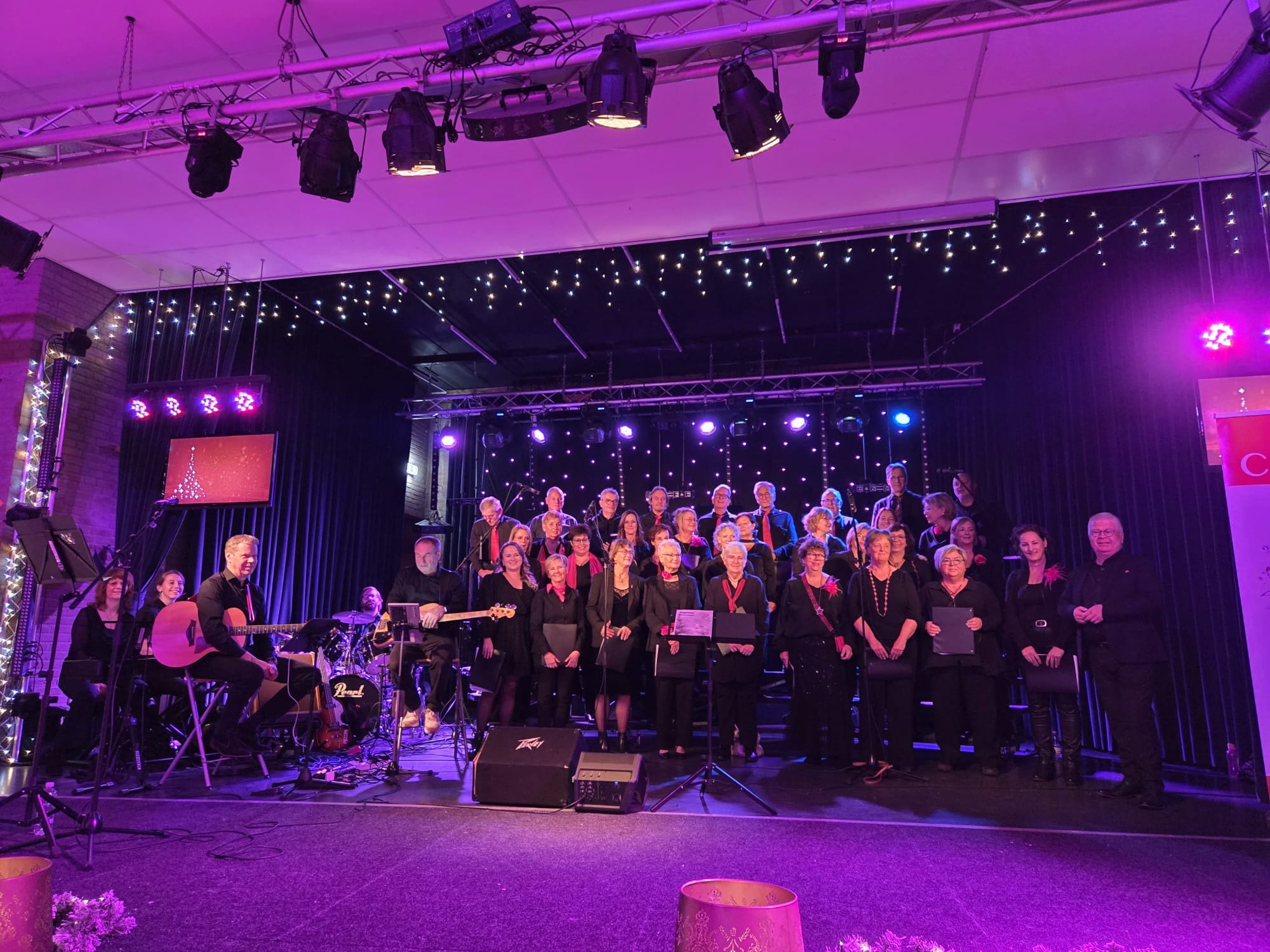 Kerstavond Mis opgeluisterd door Koor Chantez